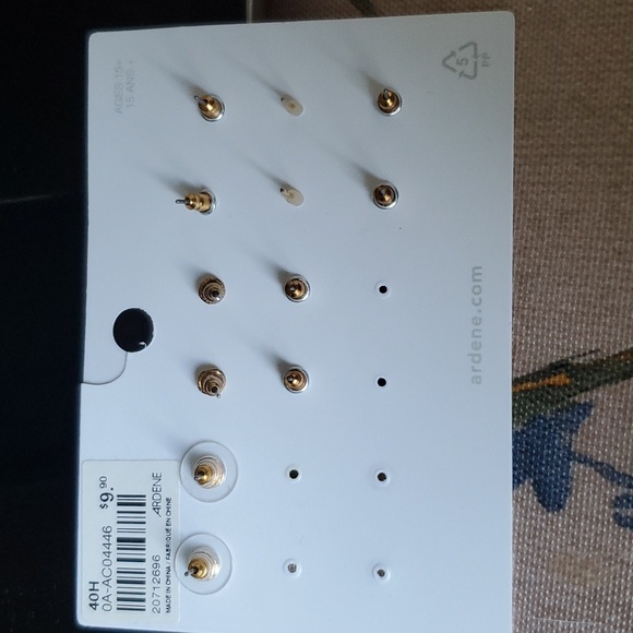 Ardene earrings - Picture 2 of 2